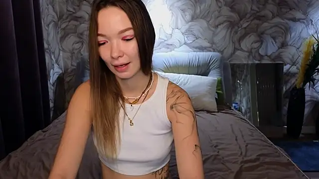 Snapshot of SusannJohnson chatting on 10/11/25, 12:21 SusannJohnson online show from 10/11/25, 12:21