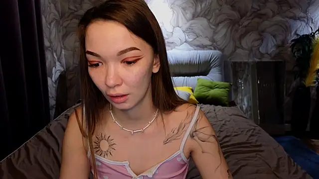 Snapshot of SusannJohnson chatting on 10/29/25, 12:35 SusannJohnson online show from 10/29/25, 12:35