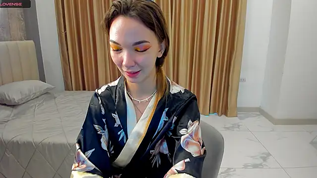 Snapshot of SusannJohnson chatting on 11/10/25, 12:20 SusannJohnson online show from 11/10/25, 12:20