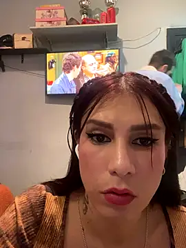 Snapshot of roussfantastic chatting on 12/14/25, 07:03 roussfantastic online show from 12/14/25, 07:03