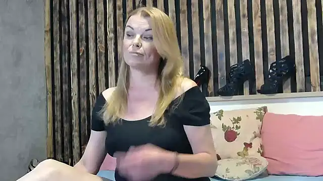 Kisi Lovi online show from 09/13/25, 08:58