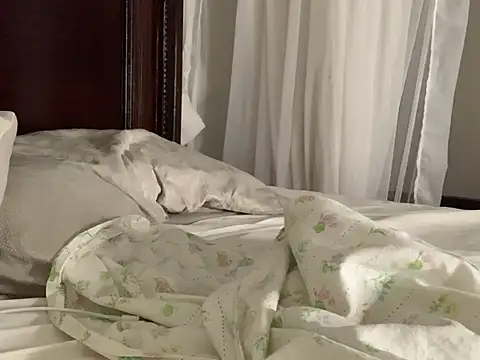 Snapshot of madell chatting on 01/15/26, 01:32 madell online show from 01/15/26, 01:32