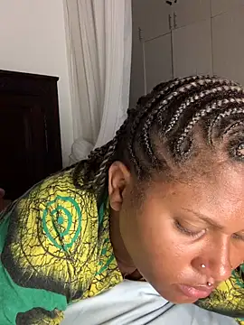 Snapshot of madell chatting on 02/07/26, 02:15 madell online show from 02/07/26, 02:15