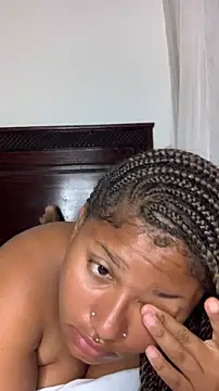 Snapshot of madell chatting on 02/15/26, 03:14 madell online show from 02/15/26, 03:14