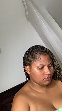 Snapshot of madell chatting on 02/15/26, 08:24 madell online show from 02/15/26, 08:24