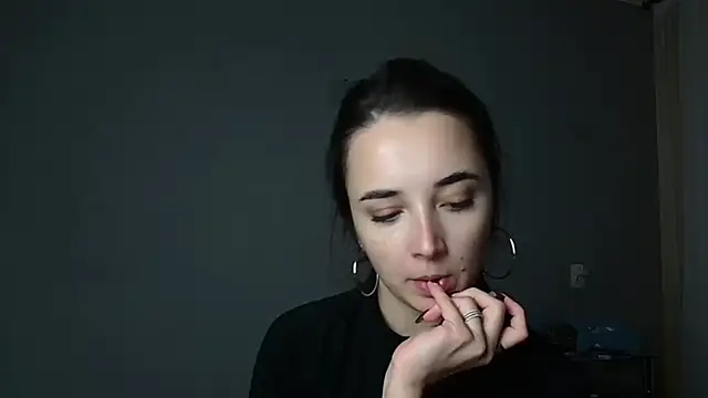 Eva Gloryy online show from 11/26/25, 01:23