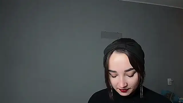 Eva Gloryy online show from 12/14/25, 01:38