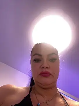 Snapshot of HotLivv69 chatting on 10/21/25, 10:10 HotLivv69 online show from 10/21/25, 10:10