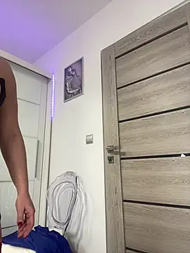 Snapshot of HotLivv69 chatting on 11/06/25, 11:37 HotLivv69 online show from 11/06/25, 11:37