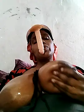 Snapshot of bubblendz1988 chatting on 03/05/25, 06:01 bubblendz1988 online show from 03/05/25, 06:01