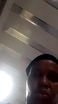 Snapshot of bubblendz1988 chatting on 03/08/25, 06:43 bubblendz1988 online show from 03/08/25, 06:43