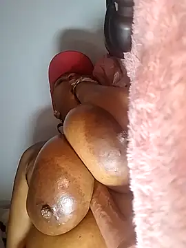 Snapshot of bubblendz1988 chatting on 11/28/25, 03:53 bubblendz1988 online show from 11/28/25, 03:53