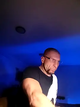 Snapshot of bobbuilder77pl chatting on 01/29/25, 03:33 bobbuilder77pl online show from 01/29/25, 03:33