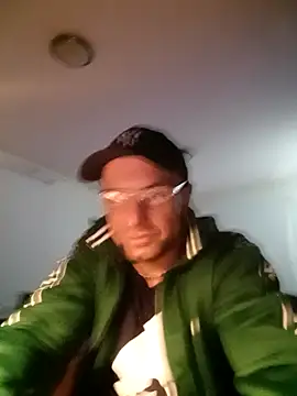 Snapshot of bobbuilder77pl chatting on 02/04/25, 09:20 bobbuilder77pl online show from 02/04/25, 09:20