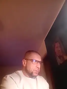 Snapshot of bobbuilder77pl chatting on 02/17/25, 12:32 bobbuilder77pl online show from 02/17/25, 12:32