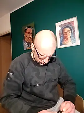 Snapshot of bobbuilder77pl chatting on 02/21/25, 11:32 bobbuilder77pl online show from 02/21/25, 11:32