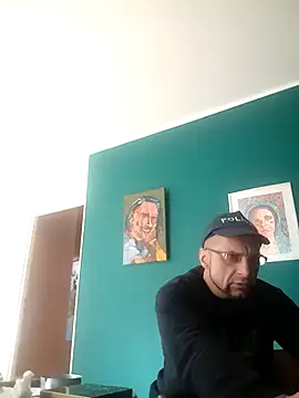 Snapshot of bobbuilder77pl chatting on 02/25/25, 10:26 bobbuilder77pl online show from 02/25/25, 10:26