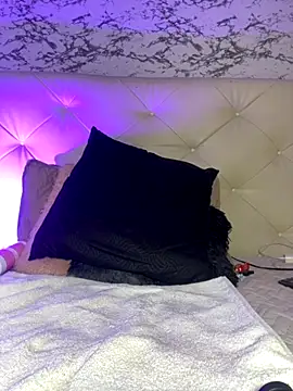 Lili  taylor online show from 11/04/25, 04:22