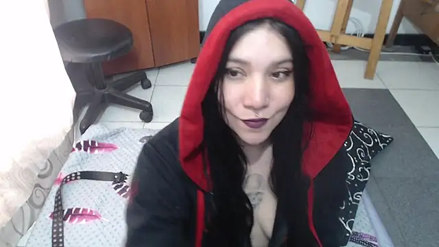 Snapshot of sharonnleon chatting on 02/20/25, 04:36 sharonnleon online show from 02/20/25, 04:36