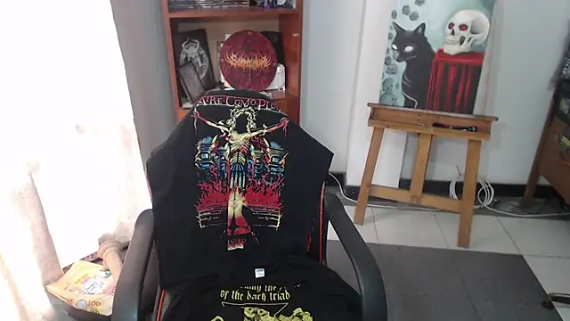 Snapshot of sharonnleon chatting on 02/24/25, 07:19 sharonnleon online show from 02/24/25, 07:19