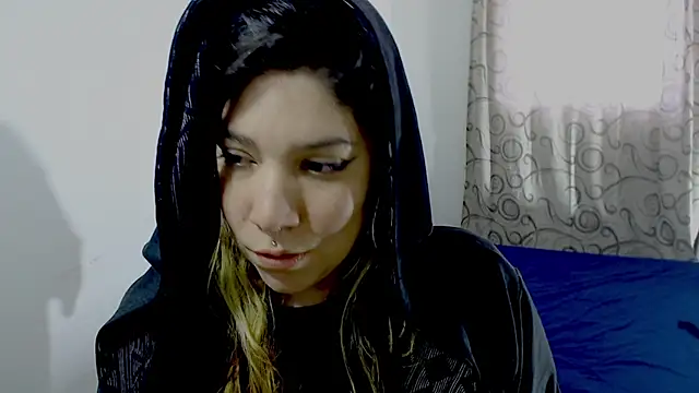 Snapshot of sharonnleon chatting on 10/07/25, 08:50 sharonnleon online show from 10/07/25, 08:50