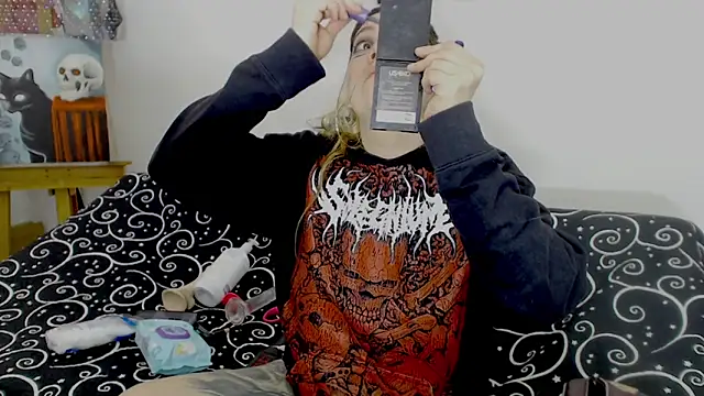 Snapshot of sharonnleon chatting on 10/16/25, 09:05 sharonnleon online show from 10/16/25, 09:05