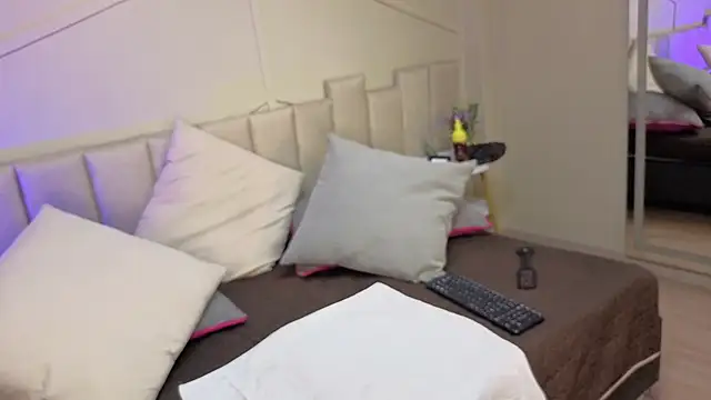 Snapshot of sharonnleon chatting on 04/09/26, 01:27 sharonnleon online show from 04/09/26, 01:27