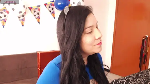 Snapshot of sharonnleon chatting on 06/19/26, 07:06 sharonnleon online show from 06/19/26, 07:06