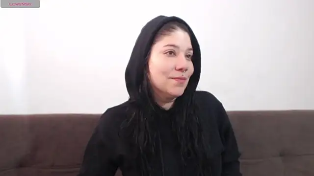 Snapshot of sharonnleon chatting on 07/16/26, 01:28 sharonnleon online show from 07/16/26, 01:28