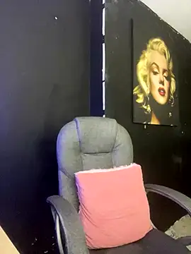 viktoria davis  online show from 11/17/25, 11:54