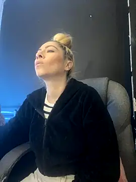 viktoria davis  online show from 11/27/25, 11:07