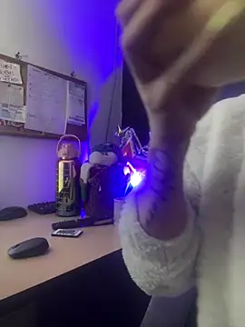 Snapshot of viktoria_davis_ chatting on 12/22/25, 10:51 viktoria davis online show from 12/22/25, 10:51