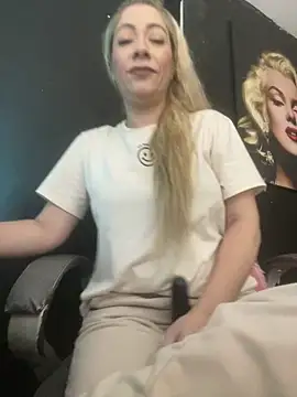 Snapshot of viktoria_davis_ chatting on 01/18/26, 09:40 viktoria davis online show from 01/18/26, 09:40