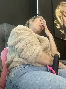 Snapshot of viktoria_davis_ chatting on 02/03/26, 02:53 viktoria davis online show from 02/03/26, 02:53