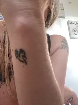 Snapshot of viktoria_davis_ chatting on 02/21/26, 10:11 viktoria davis online show from 02/21/26, 10:11