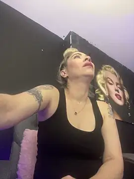 Snapshot of viktoria_davis_ chatting on 02/25/26, 10:30 viktoria davis online show from 02/25/26, 10:30