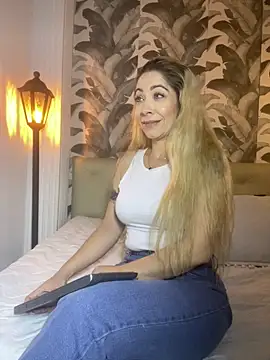 Snapshot of viktoria_davis_ chatting on 03/22/26, 01:31 viktoria davis online show from 03/22/26, 01:31