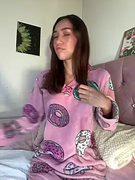 zoe storm online show from 03/18/25, 06:04