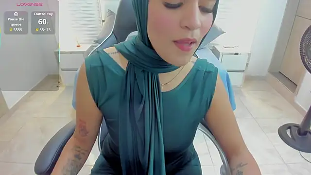 Zulema hamdi online show from 11/10/25, 07:02