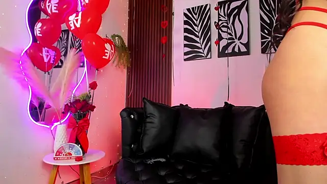 Snapshot of Georgina_caruso chatting on 02/14/25, 08:05 Georgina caruso online show from 02/14/25, 08:05