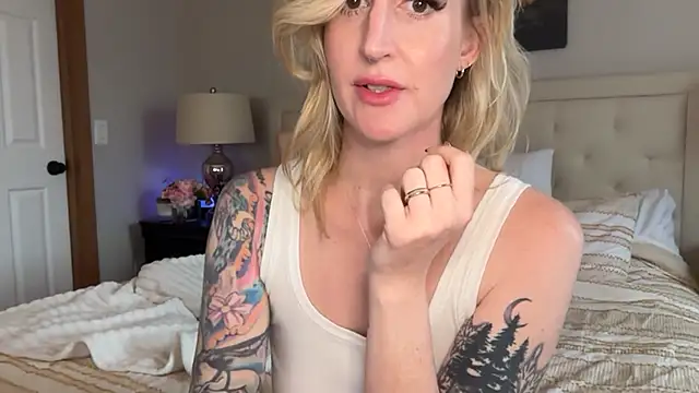 Snapshot of Officiallyonlytams chatting on 11/24/25, 05:12 Officiallyonlytams online show from 11/24/25, 05:12