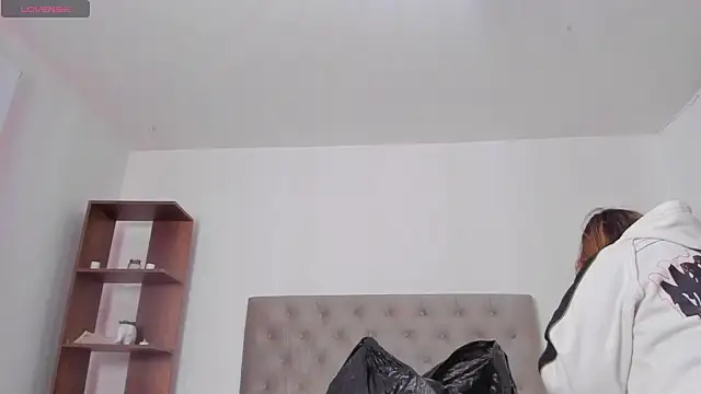 Snapshot of Dayana__Ospina chatting on 02/11/25, 07:27 Dayana  Ospina online show from 02/11/25, 07:27