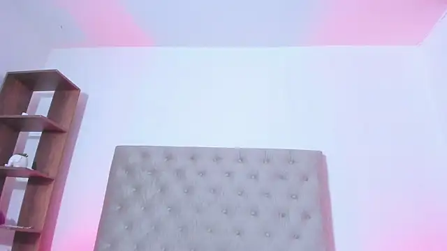 Snapshot of Dayana__Ospina chatting on 02/25/25, 11:11 Dayana  Ospina online show from 02/25/25, 11:11