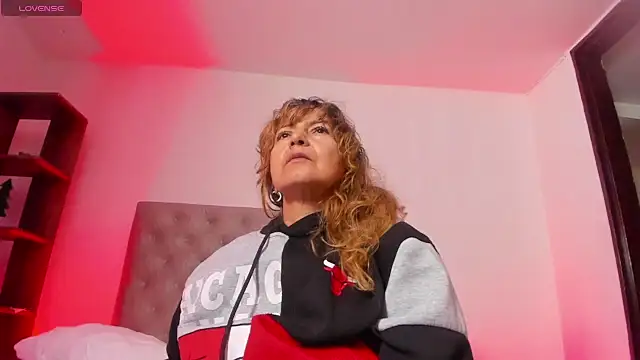 Snapshot of Dayana__Ospina chatting on 03/07/25, 10:43 Dayana  Ospina online show from 03/07/25, 10:43