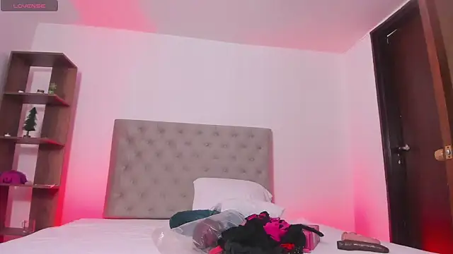 Snapshot of Dayana__Ospina chatting on 03/11/25, 02:18 Dayana  Ospina online show from 03/11/25, 02:18