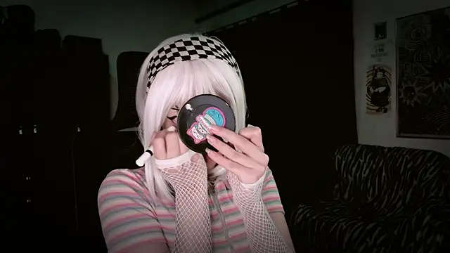 Snapshot of roxy_toxic chatting on 04/09/26, 12:54 roxy toxic online show from 04/09/26, 12:54