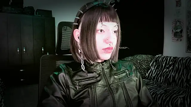 Snapshot of roxy_toxic chatting on 04/28/26, 01:26 roxy toxic online show from 04/28/26, 01:26