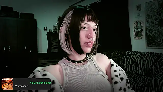 Snapshot of roxy_toxic chatting on 05/15/26, 11:45 roxy toxic online show from 05/15/26, 11:45