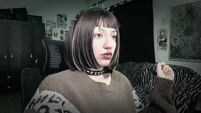 Snapshot of roxy_toxic chatting on 06/04/26, 12:49 roxy toxic online show from 06/04/26, 12:49