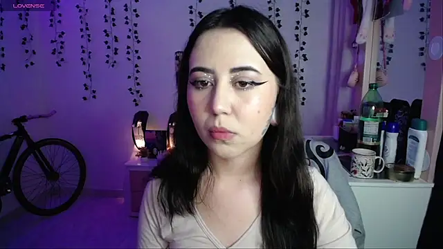 Snapshot of _codeline chatting on 12/18/25, 05:57 codeline online show from 12/18/25, 05:57